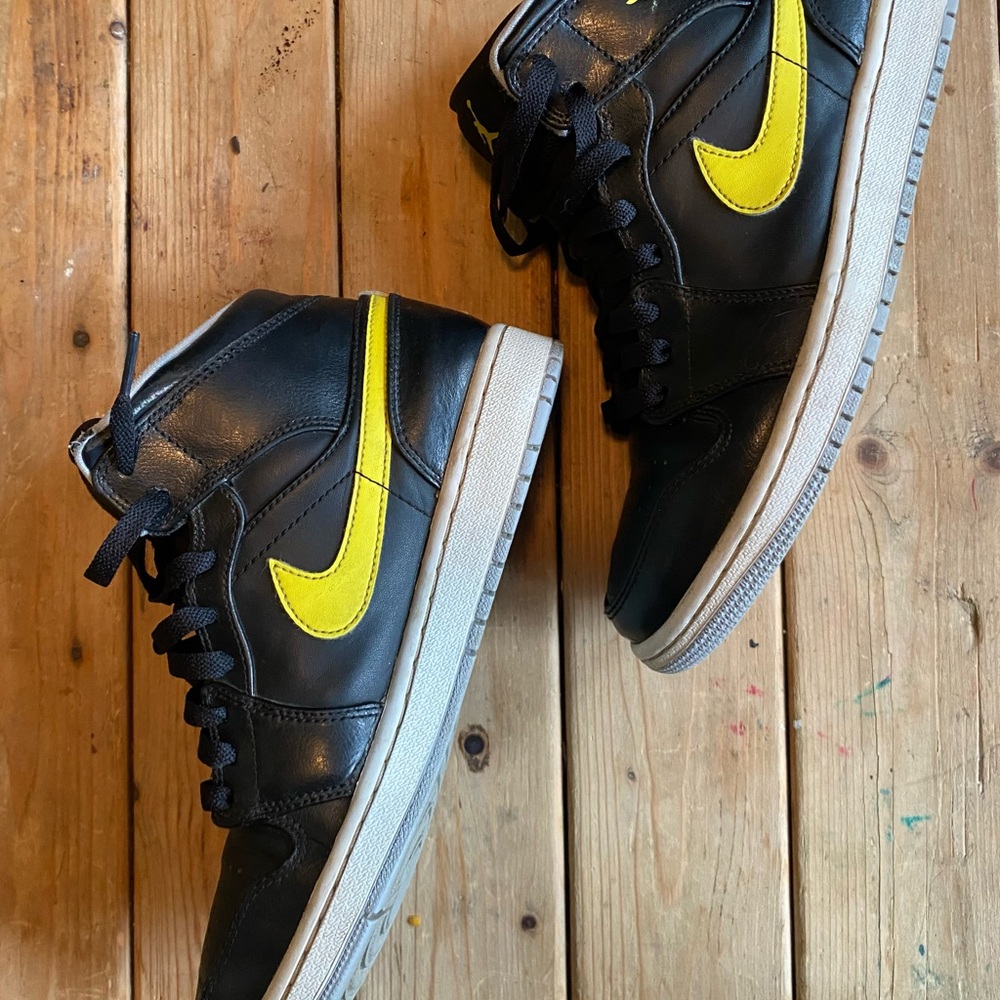 Nike Men's Black and Yellow Sneakers